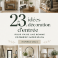 Entrée de maison élégamment décorée avec un meuble et des plantes.