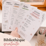 Image d'une bibliothèque virtuelle pleine de ressources éducatives gratuites pour étudiants.