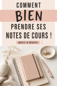 Un élève prenant des notes lors d'un cours avec un carnet et un stylo.