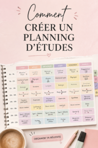 Planning de révisions coloré et bien organisé sur un bureau avec des fournitures scolaires.