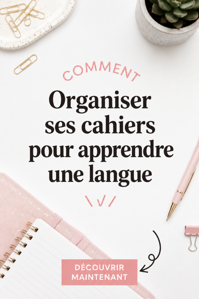 Image d'un bureau avec des cahiers bien organisés pour l'apprentissage des langues.