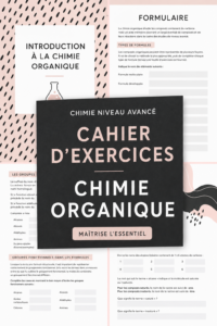 Un student utilisant un workbook de chimie organique pour ses révisions scolaires.
