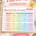Un modèle d'emploi du temps scolaire imprimé avec des crayons et des notes de cours.